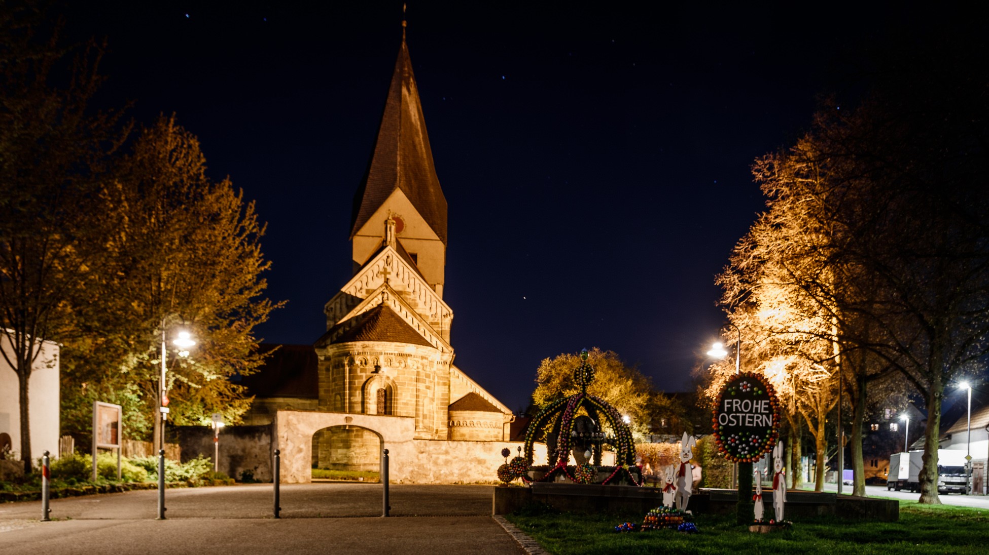 Die Stiftskirche in Faurndau bei Nacht.