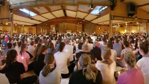 Tausende Jugendliche aus der ganzen Welt machen sich jedes Jahr auf den Weg nach Taizé...